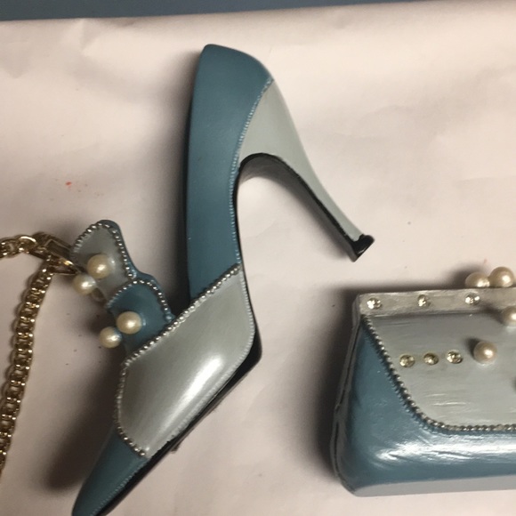 Beautiful Set Decorative Shoe & Purse Decor w/brac - Picture 8 of 11
